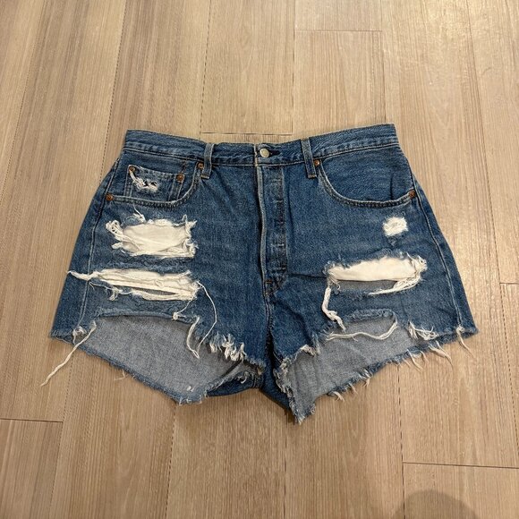 Levi's Women's 501 Original High-Rise Cut Off Distressed Jean Shorts Size 33 - Picture 1 of 4